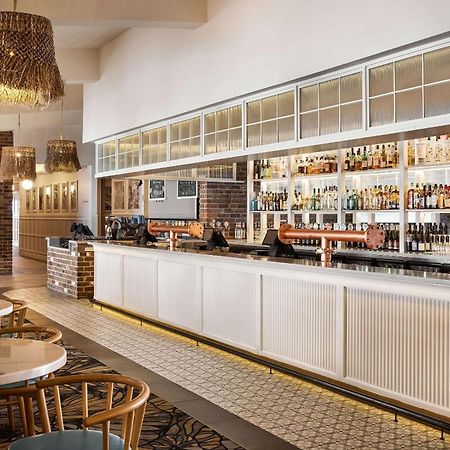טוקלי The Beachcomber Hotel & Resort, Ascend Hotel Collection מראה חיצוני תמונה The bar at the River Cottage Cafe