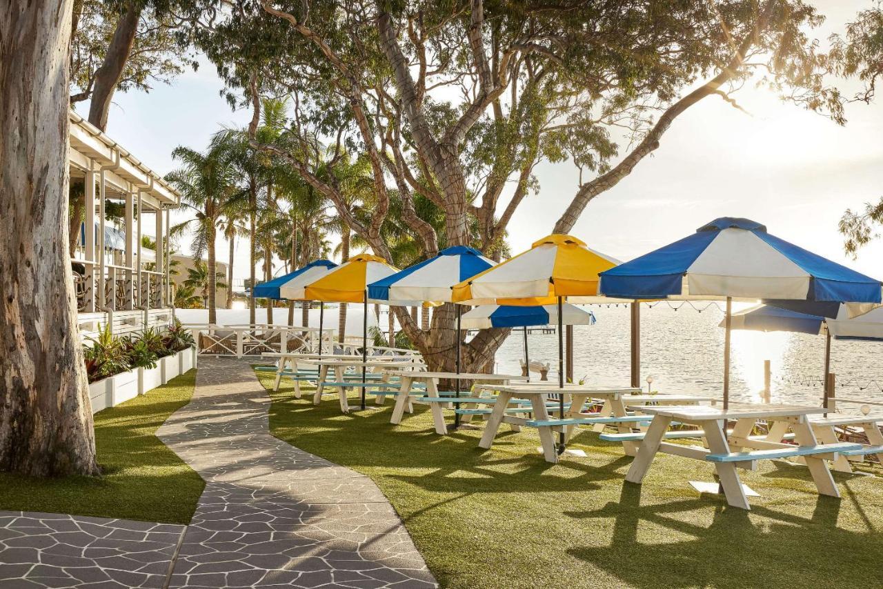 טוקלי The Beachcomber Hotel & Resort, Ascend Hotel Collection מראה חיצוני תמונה The beachside lawn at the Hotel del Coronado