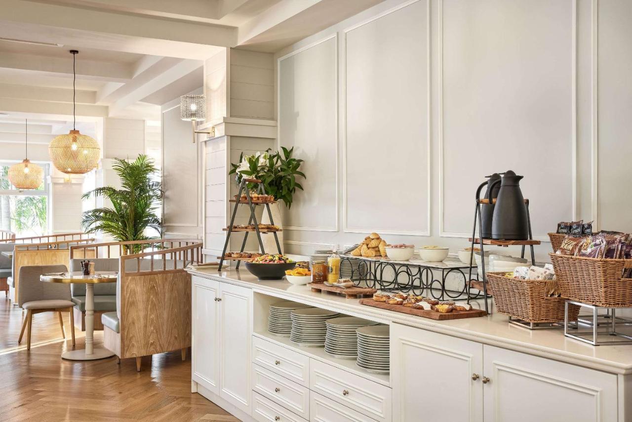 טוקלי The Beachcomber Hotel & Resort, Ascend Hotel Collection מראה חיצוני תמונה The buffet at the hotel