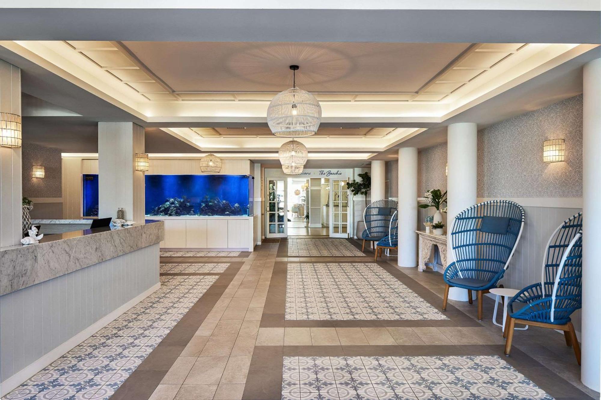 טוקלי The Beachcomber Hotel & Resort, Ascend Hotel Collection מראה חיצוני תמונה The lobby of the Atlantis Paradise Island