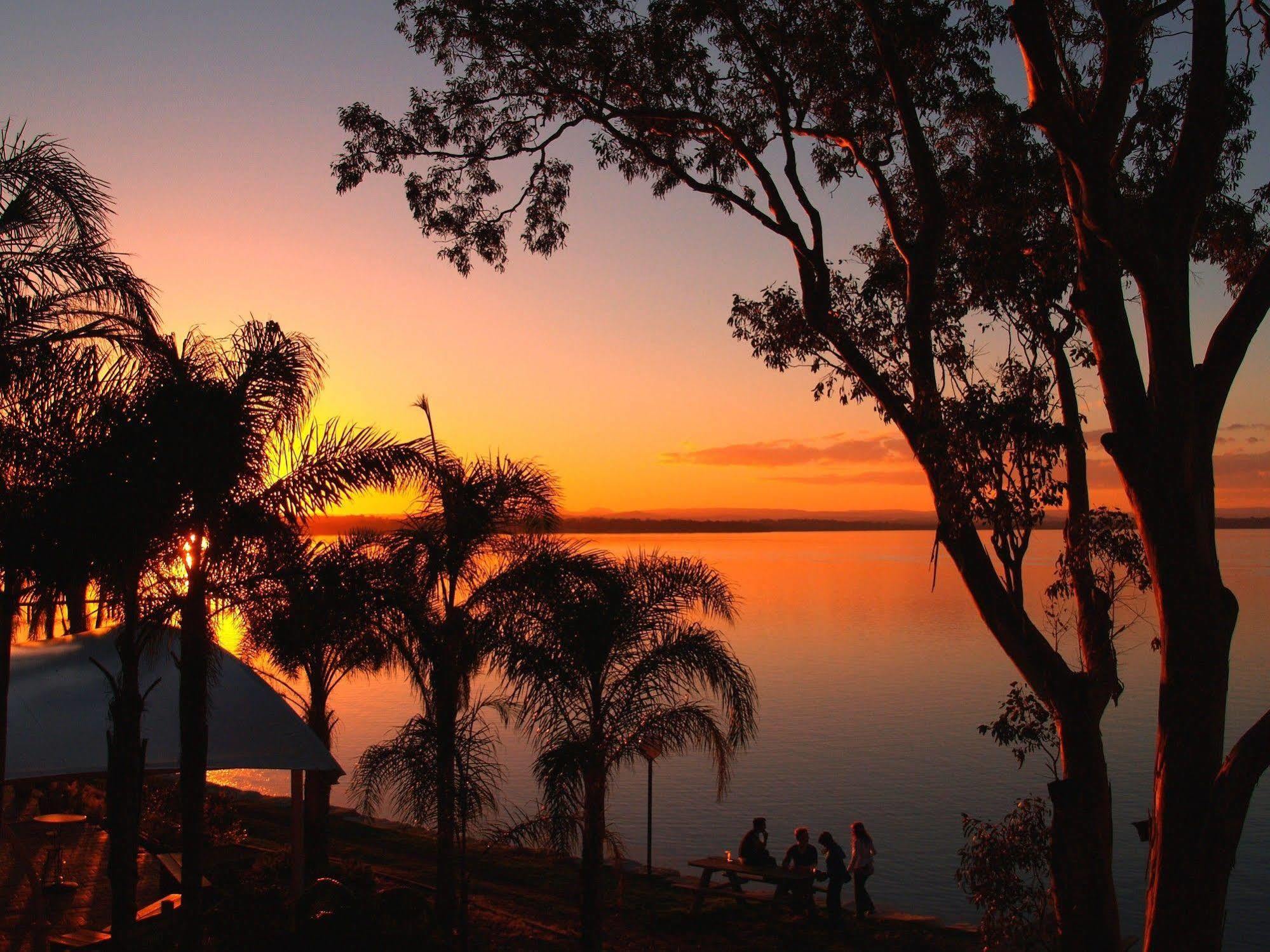 טוקלי The Beachcomber Hotel & Resort, Ascend Hotel Collection מראה חיצוני תמונה Sunset at Lake Murray