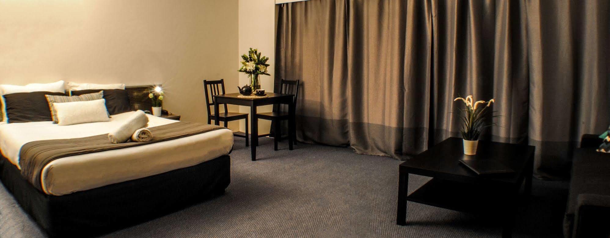טוקלי The Beachcomber Hotel & Resort, Ascend Hotel Collection מראה חיצוני תמונה A room at the hotel