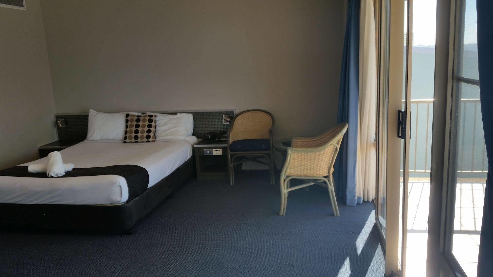 טוקלי The Beachcomber Hotel & Resort, Ascend Hotel Collection מראה חיצוני תמונה A room at the hotel